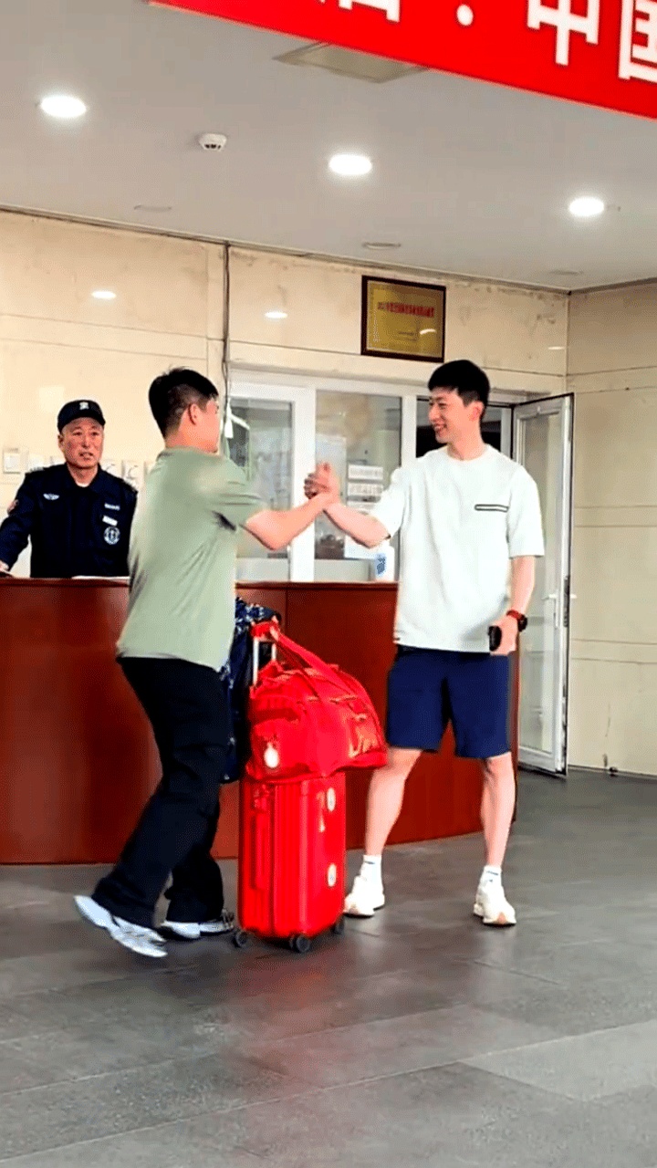 法国乒乓球队力克韩国乒乓球队，马龙三分雨点燃全场