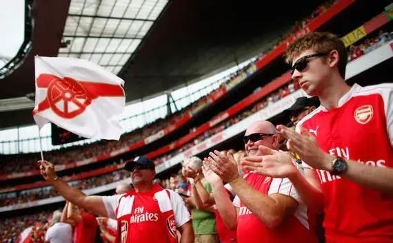 阿森纳险胜秘鲁，孔蒂制霸全场