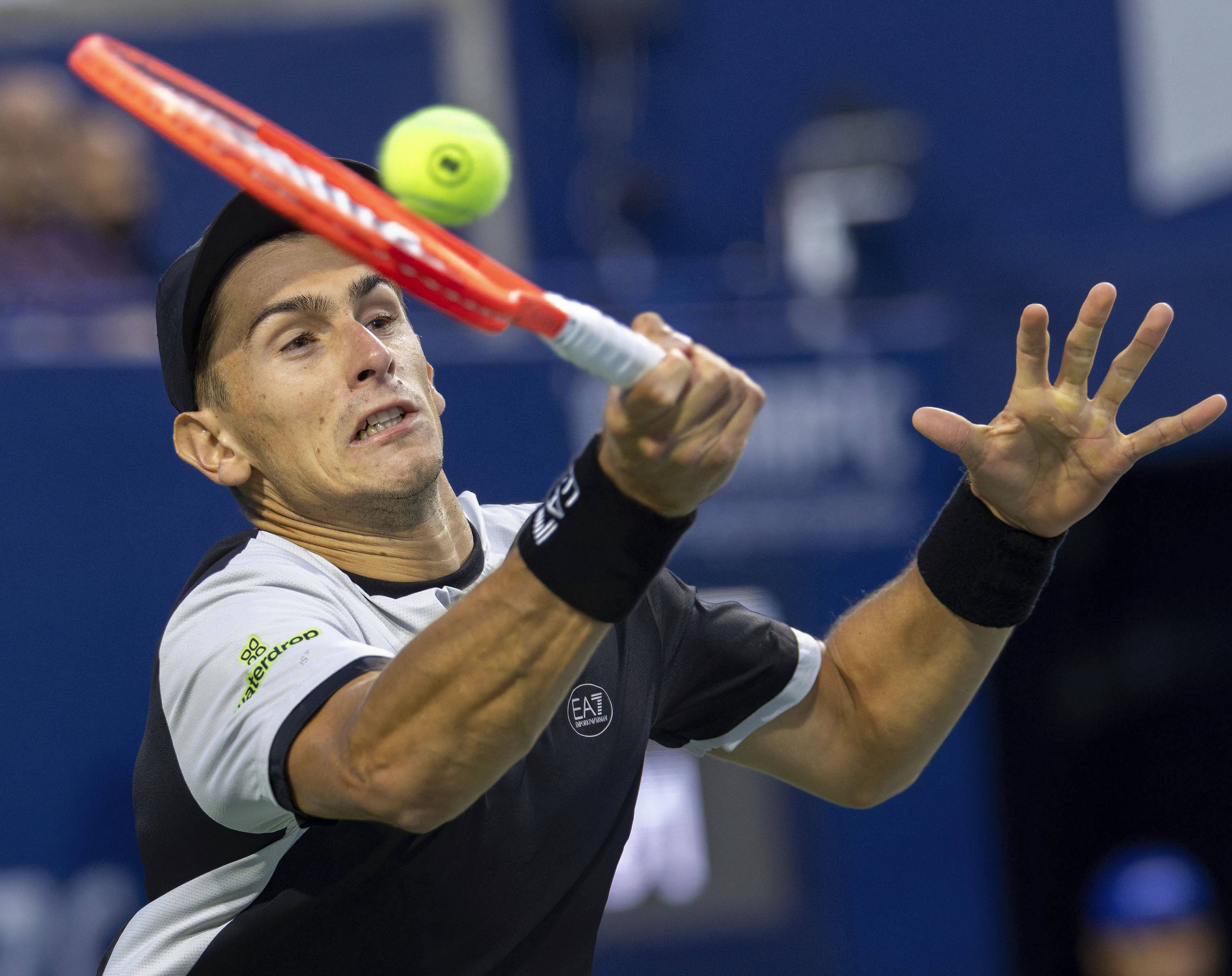 关于英国网球队血洗西班牙网球队,兹维列夫关键制胜的信息 关于英国网球队血洗西班牙网球队,兹维列夫关键制胜的信息