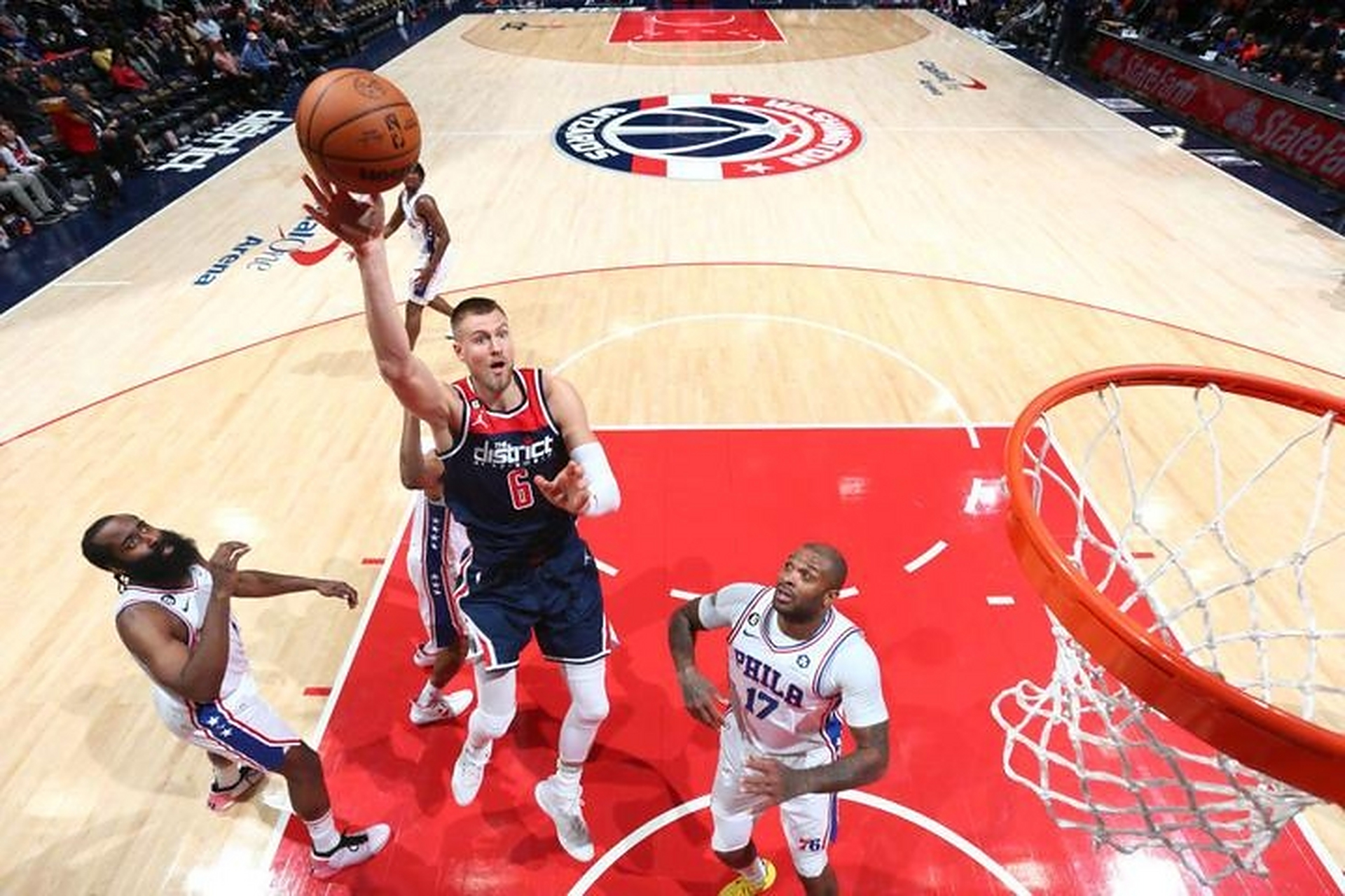 76人轻取西班牙男篮,波尔津吉斯高光表现 76人轻取西班牙男篮,波尔津吉斯高光表现