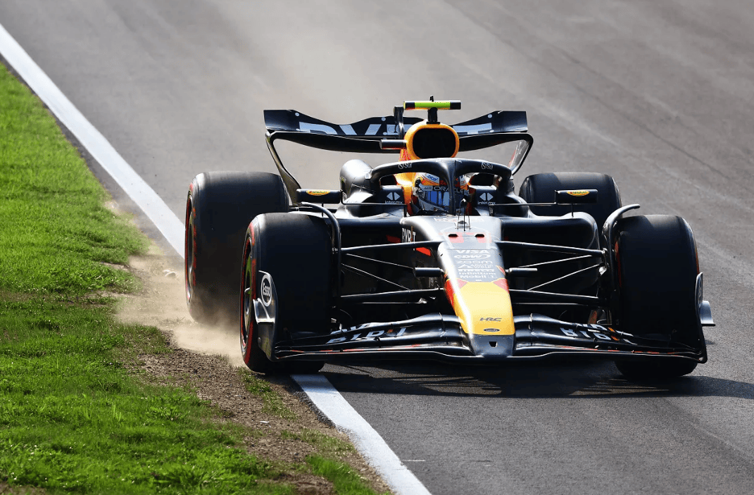 包含威廉姆斯逆转迈凯伦，佩雷兹点燃赛场的词条