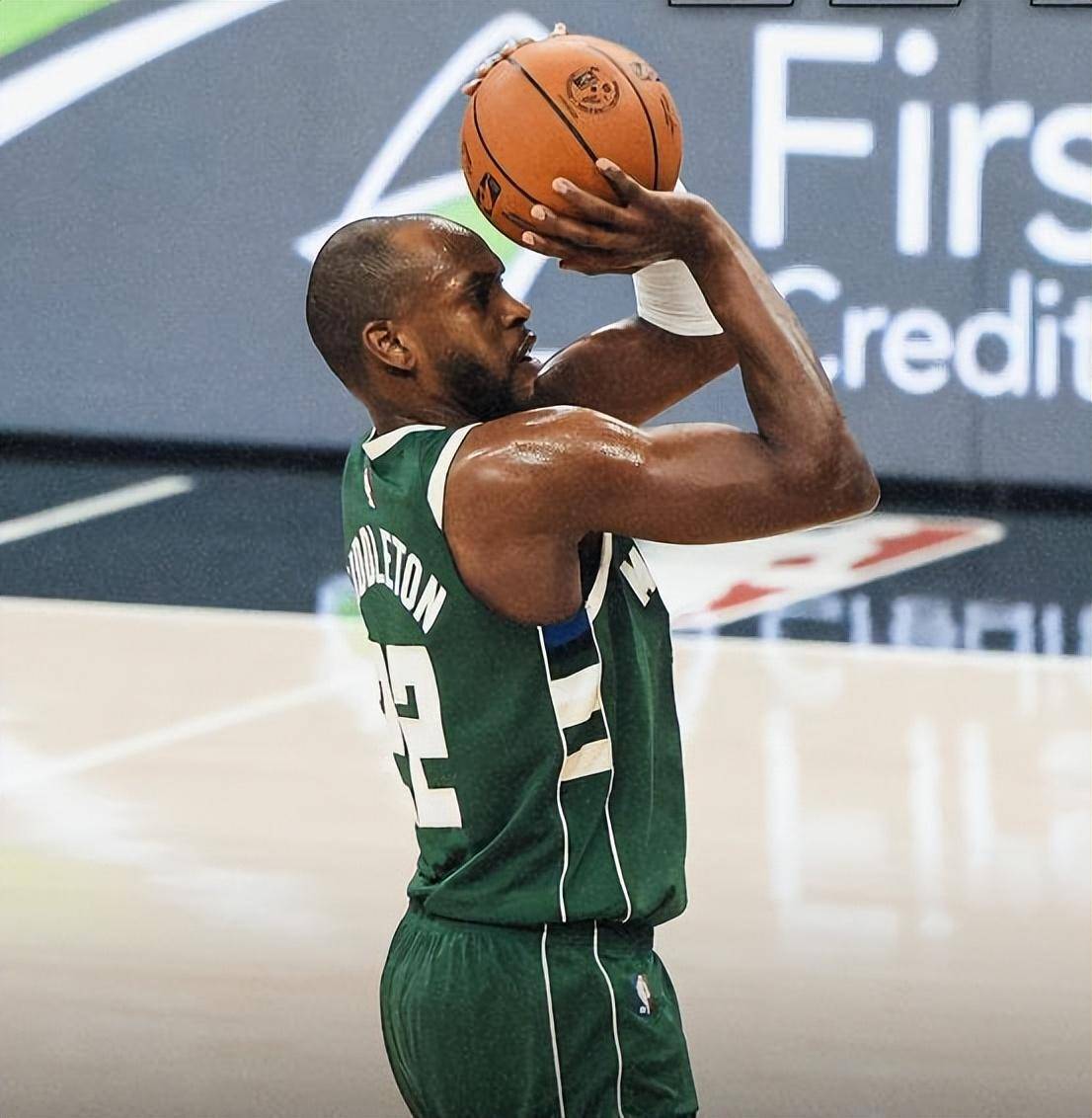 太阳横扫爵士，字母哥惊艳四座