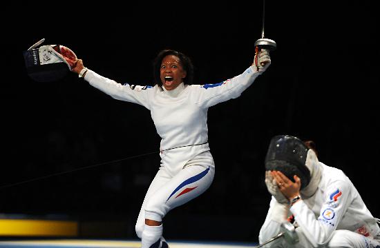 丹麦击剑选手冲击金牌，夺冠在望