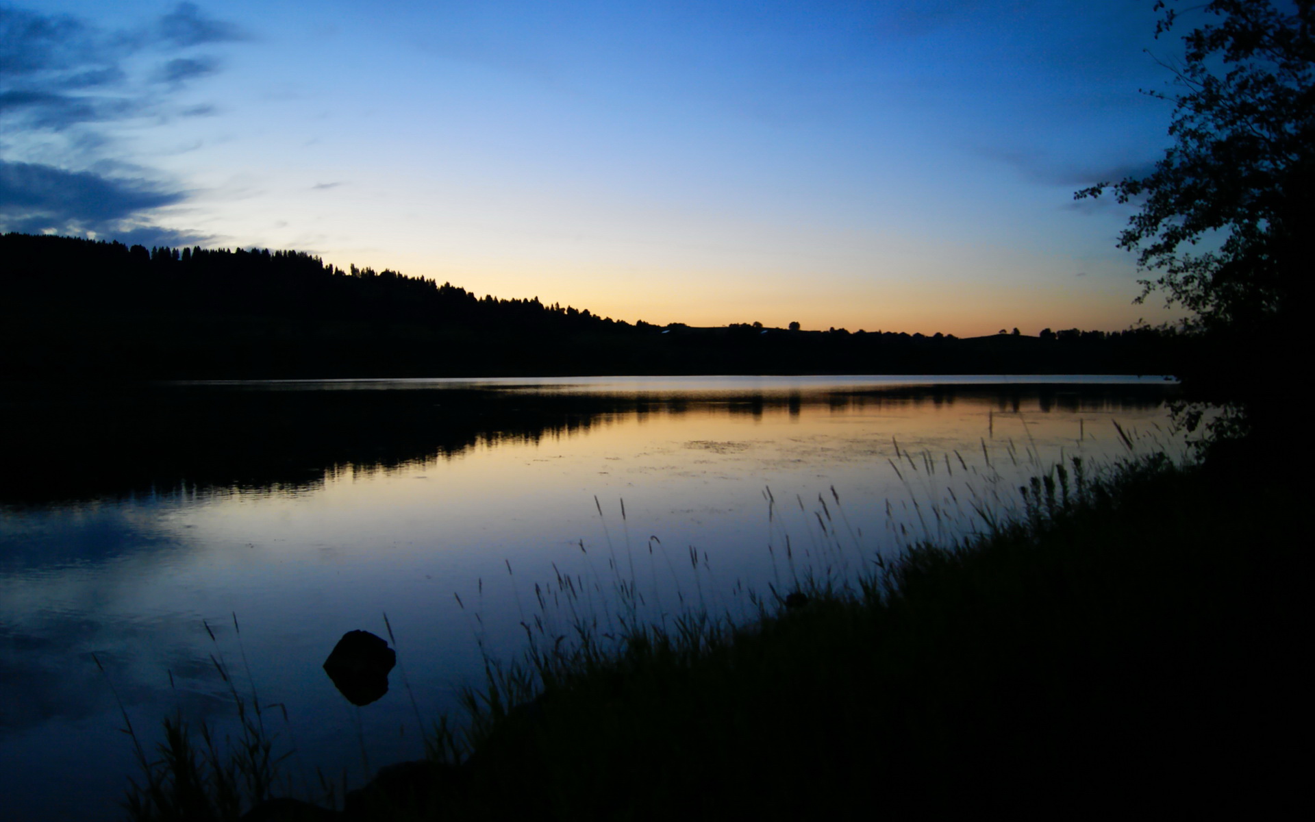 赛道震撼日,红牛二队围困神牛,塞恩斯孤胆扛起全队大旗